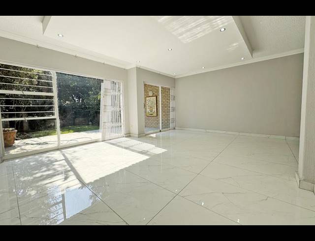 2 BEDROOM TOWNHOUSE FOR SALE IN BENMORE GARDENS